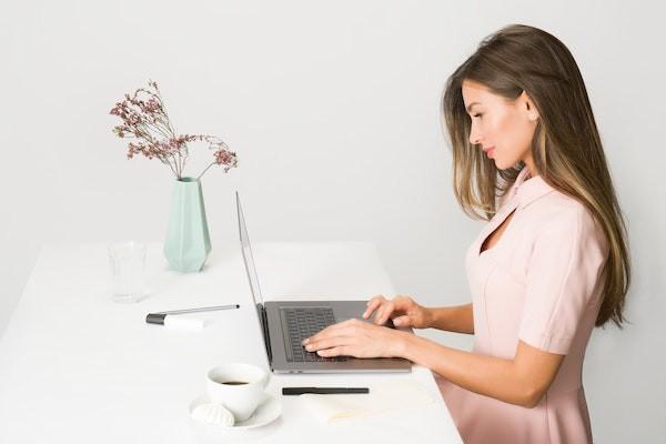 43岁女买灵活就业保险划算吗？交几档划算？