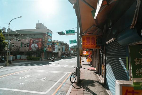 53岁买香港保险怎么买，合适吗