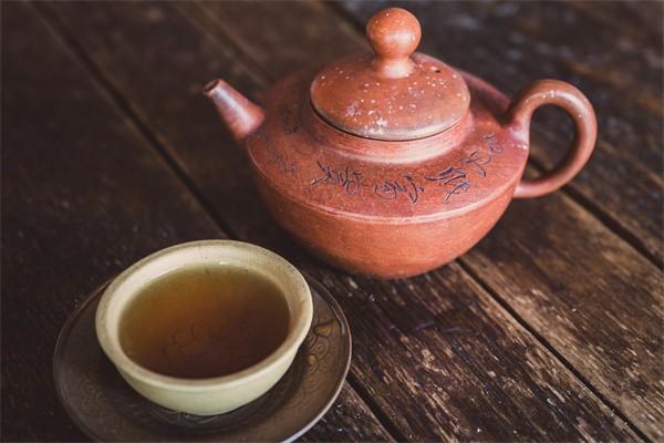 百年人寿保险交了一年退保要注意什么，能退吗怎么退钱