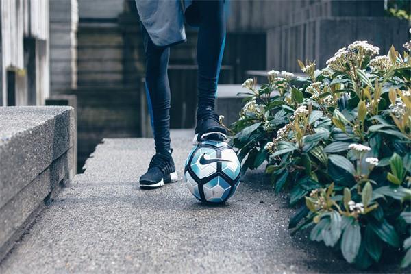 香港买保险要注意什么，在香港什么保险好买一点
